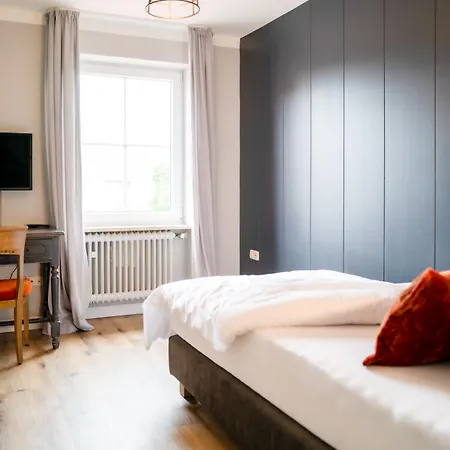 Schmiedhubers Hotel 2*