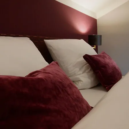 Schmiedhubers Hotel 2*