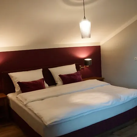Schmiedhubers Hotel 2*