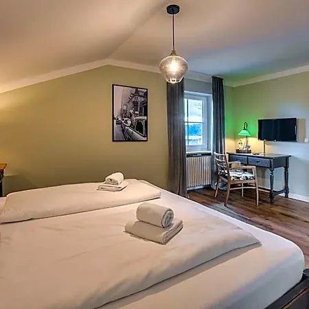 Schmiedhubers Hotel 2*